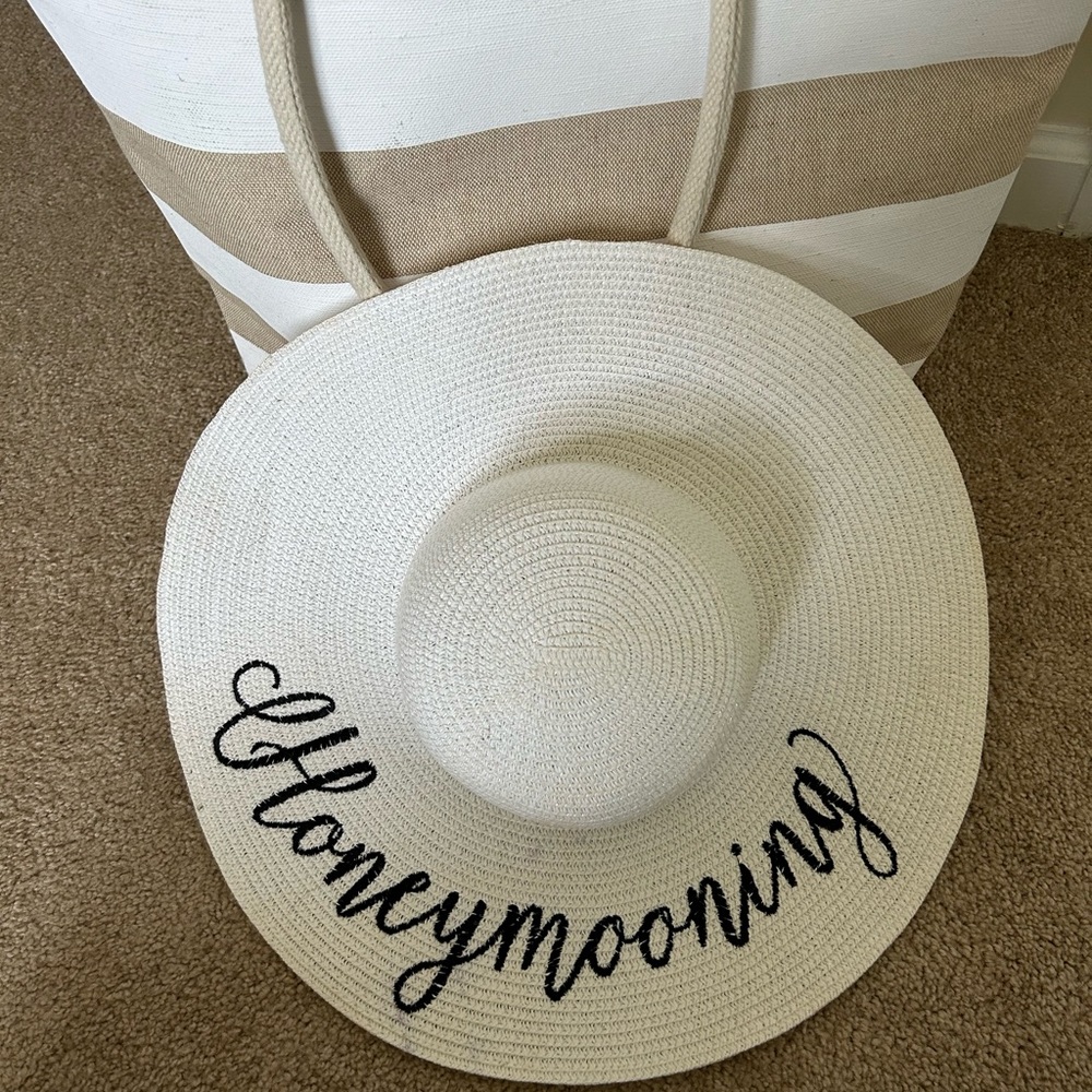 Honeymooning beach hat